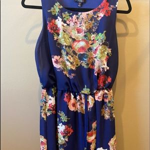 LIKE-NEW JUNIORS DRESS